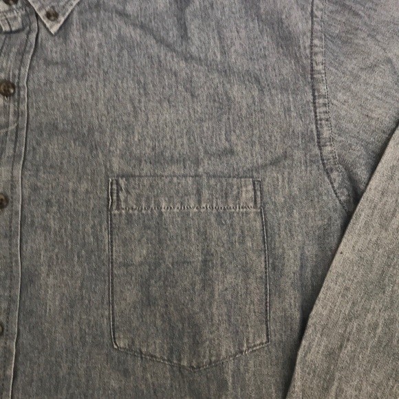 IZOD Cotton Chambray Pocket Shirt - Picture 4 of 11